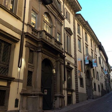 Апартаменты Accademia Deluxe Бергамо Экстерьер фото